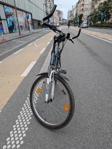 Vélo ville tout terrain vtt disponible aux enchères