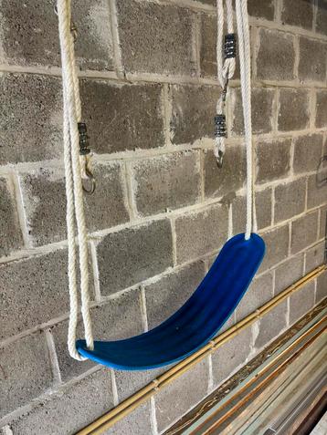 Schommel, flexibel blauw zitje beschikbaar voor biedingen
