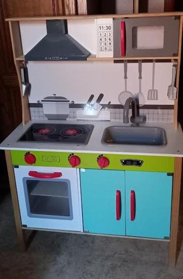 Houten keukentje beschikbaar voor biedingen