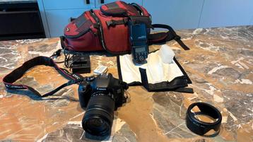 Canon 600D met lens en externe flits beschikbaar voor biedingen
