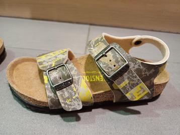 sandales Birkenstock taille 28 à l'état neuf