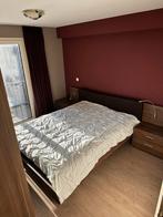 Slaapkamer met bed met lederen kopstuk, Huis en Inrichting, Slaapkamer | Bedden, Ophalen, Zo goed als nieuw, Tweepersoons