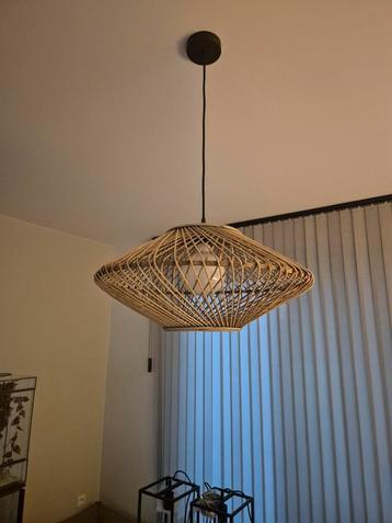 Mooie bamboe hanglamp beschikbaar voor biedingen