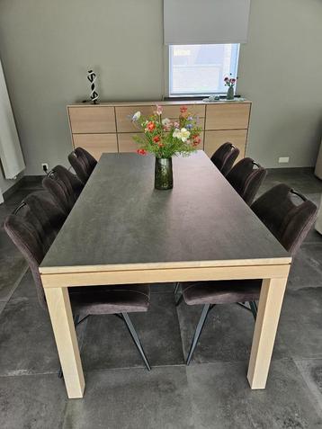 uitschuifbare eettafel (eik en keramiek) + 6 stoelen beschikbaar voor biedingen