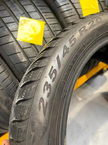 235/45/20(100v) m+S pirelli winterbanden 235/45/20(100v) beschikbaar voor biedingen