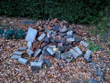 Klinkers en bakstenen beschikbaar voor biedingen