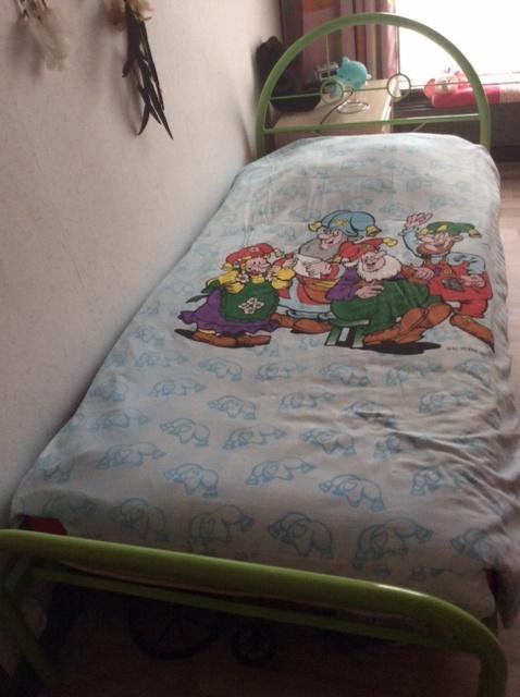 Te koop 1pers bed +matras + matras beschermer, Kinderen en Baby's, Kinderkamer | Bedden, Zo goed als nieuw, 180 cm of meer, 85 tot 100 cm