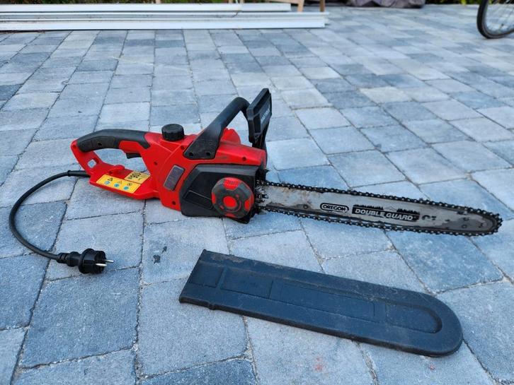 Electrische kettingzaag werkt (lekt olie), Doe-het-zelf en Bouw, Gereedschap | Zaagmachines, Zo goed als nieuw, Kettingzaag, Ophalen