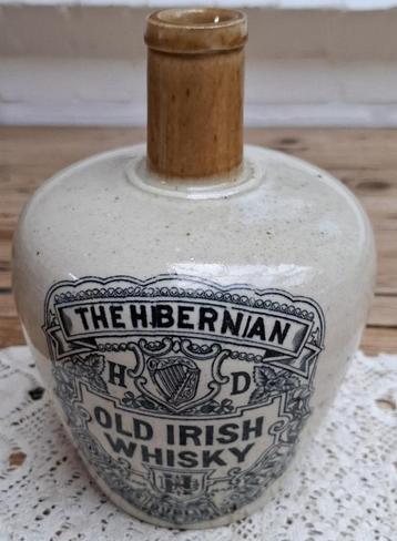 Antieke Ierse Whisky kruik, The Hibernian old Irish Whisky beschikbaar voor biedingen