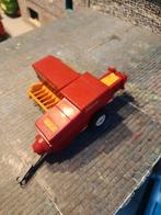 New Holland 377 Britains pers uit 1978 + 6 balen, Hobby en Vrije tijd, Modelauto's | 1:32, Ophalen of Verzenden, Gebruikt, Tractor of Landbouw