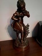 Statue en bronze d'une jeune fille, Enlèvement