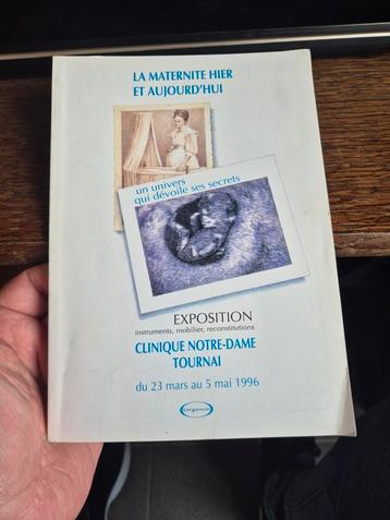 Catalogue d'exposition intitulé "La Maternité Hier et Aujour beschikbaar voor biedingen