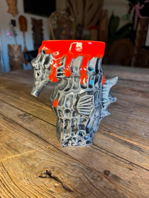 Geckoz Hawaii Seahorse Tiki Mug Lava Edition, Antiek en Kunst, Kunst | Designobjecten, Ophalen
