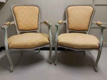 Provençaalse stoelen beschikbaar voor biedingen