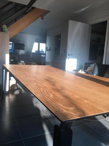 Eettafel Joli perfecte staat beschikbaar voor biedingen