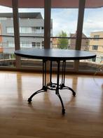 Table ronde avec plateau laminé en très bon état, Maison & Meubles, Tables | Tables à manger, Enlèvement ou Envoi