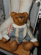 nieuw handgemaakt beertje 23cm met oud jasje aan, Verzamelen, Beren en Cherished Teddies, Ophalen of Verzenden, Nieuw