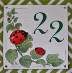 nieuw - Huisnummer 22 emailplaat met lieve heers beestjes, Neuf, Moins de 50 cm, Enlèvement ou Envoi, Autres matériaux