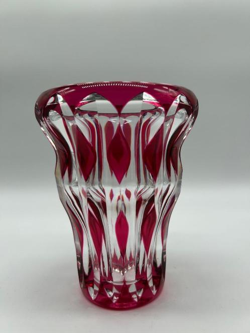 Val Saint-Lambert kristallen vaas, geslepen en bekleed in ro, Antiek en Kunst, Antiek | Glaswerk en Kristal, Ophalen of Verzenden
