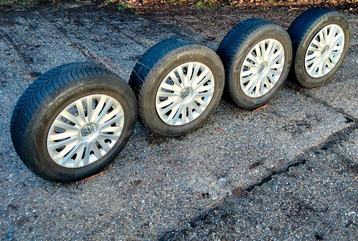 Pneus hiver 195/65-15 avec jantes VW, Autos : Pièces & Accessoires, Pneus & Jantes, Pneus et Jantes, Pneus hiver, 15 pouces, 195 mm