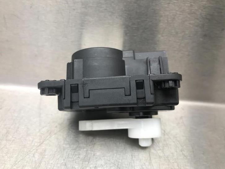 KACHELSTELMOTOR Nissan X-Trail (T32) (|277T64BU2A|), Auto-onderdelen, Airco en Verwarming, Nissan, Gebruikt