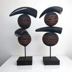 2x woon beeldjes hout bruin 29cm hoog, Huis en Inrichting, Verzenden, Zo goed als nieuw