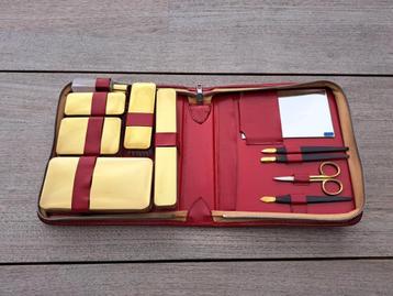 Vintage toilet set beschikbaar voor biedingen