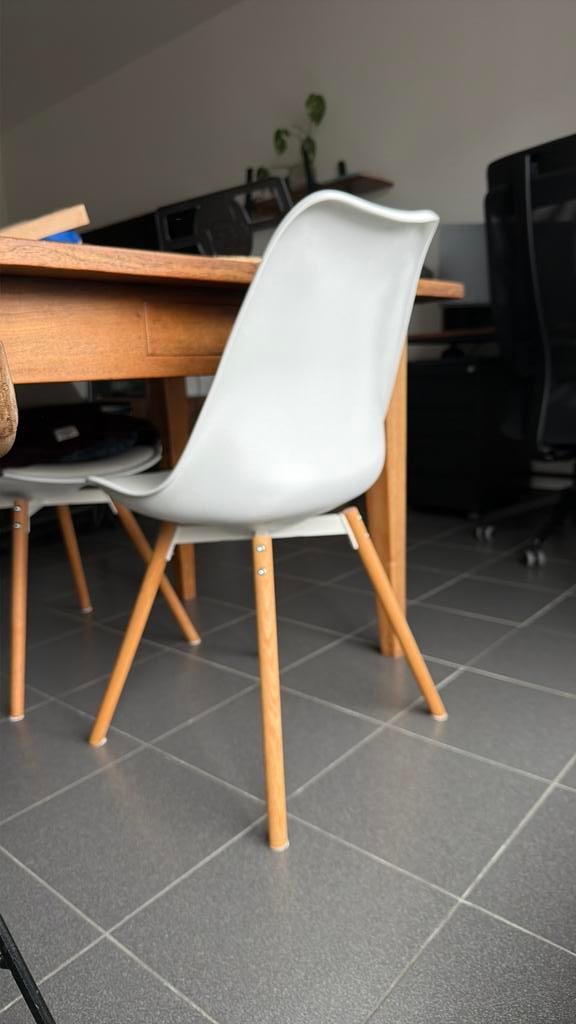 2 Kastrup stoelen Jysk wit met eiken poten, Huis en Inrichting, Stoelen, Zo goed als nieuw, Wit, Ophalen