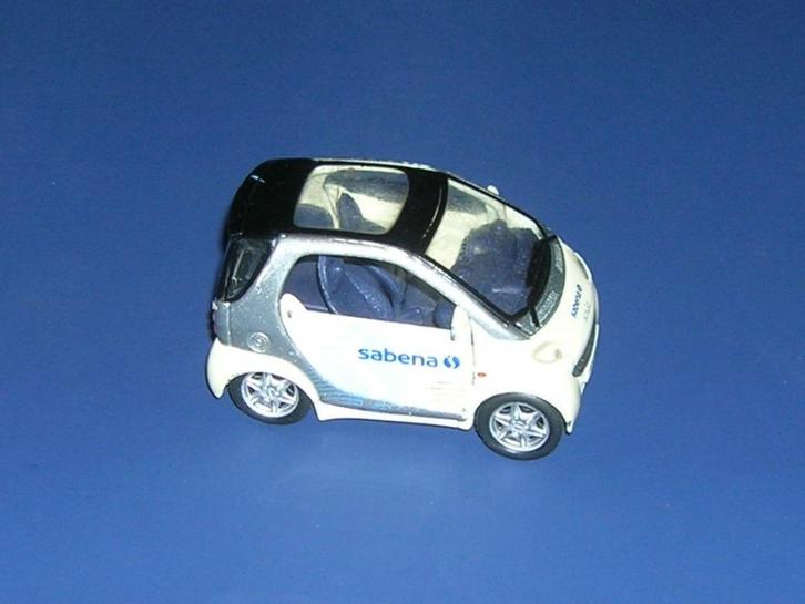 Maisto Smart City Coupé “ SABENA “, Hobby en Vrije tijd, Modelauto's | Overige schalen, Auto, Ophalen of Verzenden
