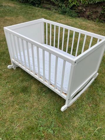 Baby wiegje ikea met matras en aerosleepmatrasbeschermer beschikbaar voor biedingen