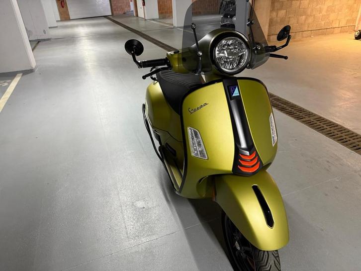 Vespa 125 GTS, Fietsen en Brommers, Scooters | Vespa, Zo goed als nieuw, Ophalen
