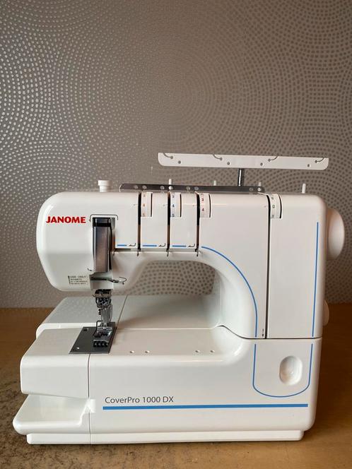 COVERLOCKMACHINE JANOME COVERPRO 1000DX IN NETTE STAAT, Hobby en Vrije tijd, Naaimachines en Toebehoren, Zo goed als nieuw, Lockmachine