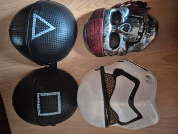 verkleedkleren en maskers beschikbaar voor biedingen