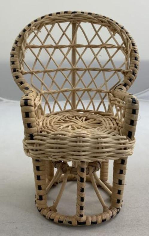 Fleur pop Basketwork Armchair rotan stoel vintage meubels, Verzamelen, Poppen, Gebruikt, Pop, Ophalen of Verzenden
