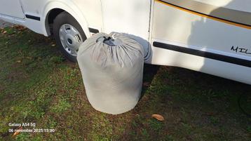 Camperhoes voor halfintegraal 7m beschikbaar voor biedingen