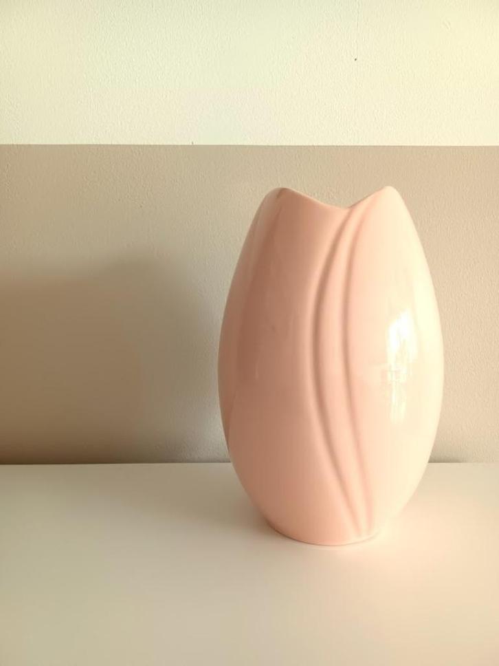Zalmroze tulpvormige vaas. Vintage '80. Art deco revival., Huis en Inrichting, Woonaccessoires | Vazen, Zo goed als nieuw, Overige kleuren