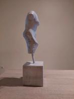 Stenen borstbeeld op sokkel, Antiek en Kunst, Ophalen