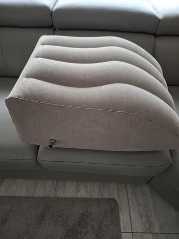 Beenverhogingskussen (opblaasbaar) beschikbaar voor biedingen