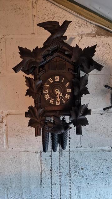 Antieke koekoeksklok met kwartel  beschikbaar voor biedingen