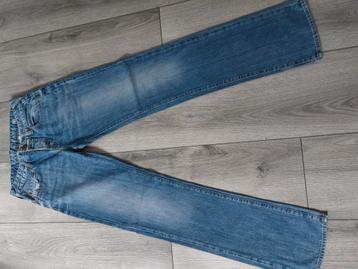 Guess jeans beschikbaar voor biedingen