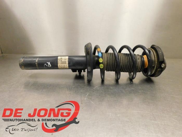 Schokdemperpoot rechts-voor van een Volkswagen Passat, Auto-onderdelen, Ophanging en Onderstel, Volkswagen, Gebruikt, 3 maanden garantie