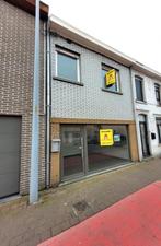 Handelspand met woonst te Roeselare, Province de Flandre-Occidentale, Habitation avec espace professionnel