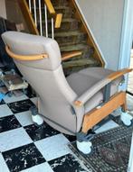 Reclining zorg-stoel (nieuwprijs €3000), Huis en Inrichting, Stoelen, Ophalen, Metaal, Zo goed als nieuw, Eén
