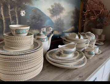 Johnson Bros England China Old English voor 12 person  beschikbaar voor biedingen