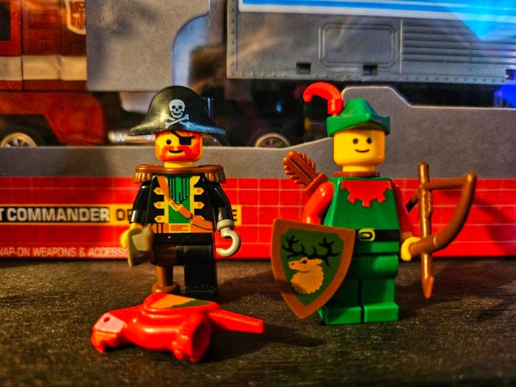 Vintage LEGO-figuren - Piraat en bewaker, Kinderen en Baby's, Speelgoed | Bouwstenen, Zo goed als nieuw, Ophalen of Verzenden