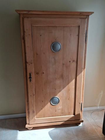 Doit partir Urgent ⚠️en pin armoire ancienne  beschikbaar voor biedingen
