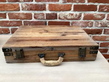 RUSTIQ HOUTEN KOFFERTJE ( 43x32x9 CM ) beschikbaar voor biedingen