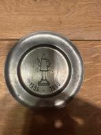 Tinnen bordje, Enlèvement