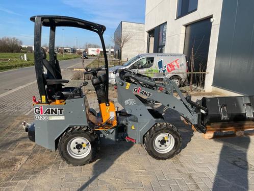 Giant G1200, Zakelijke goederen, Machines en Bouw | Kranen en Graafmachines, Graaflaadcombinatie, Ophalen