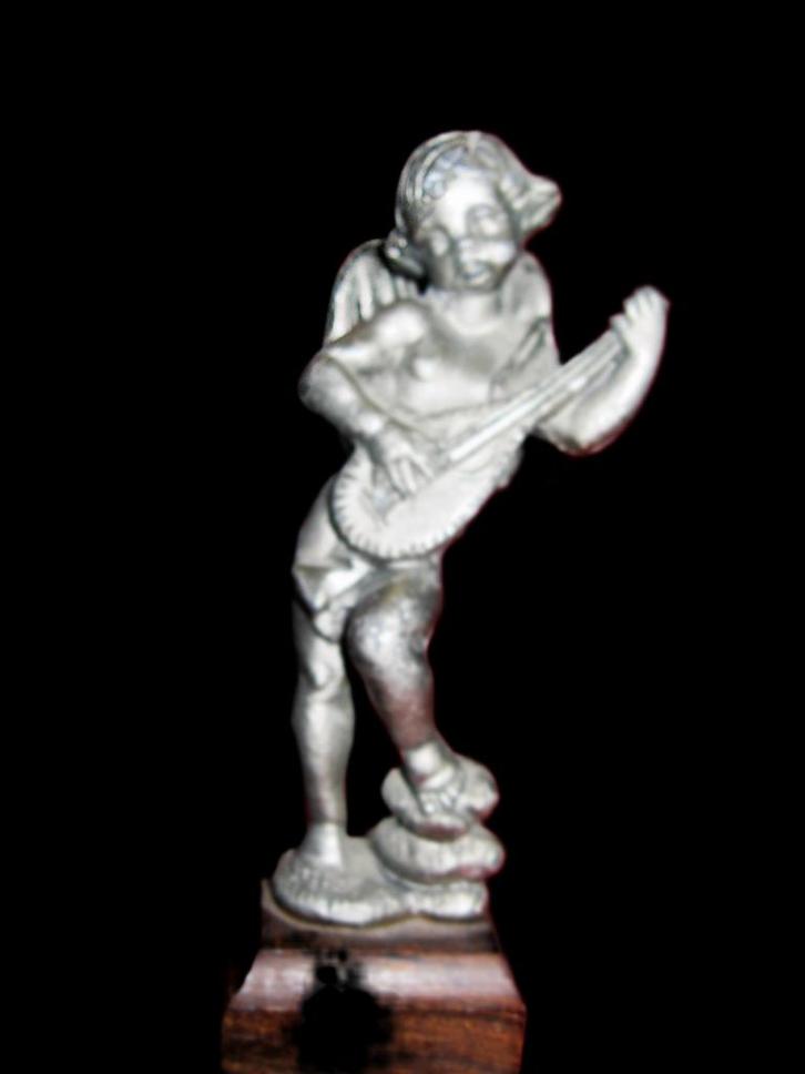 Tinnen viool spelende engel op eik voetstuk, Antiek en Kunst, Antiek | Tin, Ophalen